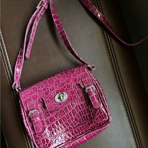 Elegant Pink Crocodile Pattern Crossbody Bag